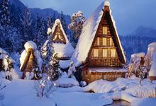 先斟满自己的杯子